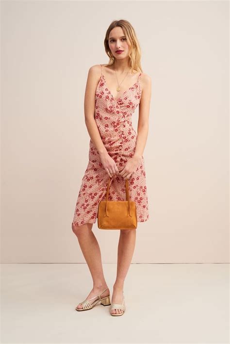  The little Rouje dress is a classic. The Studio loves short dresses, midi dresses, the kind that enhance the figure, the kind you feel beautiful in. Cocktail dresses, printed dresses, and even party dresses. Then there are evening dresses or cocktail dresses for dinner and dancing, floral dresses and strap dresses evoking the sun-drenched summer. 